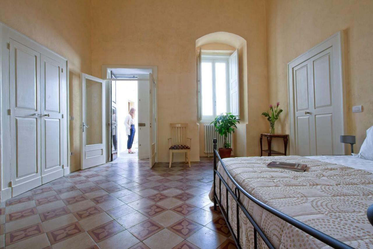 Palazzo Cariddi Bed & Breakfast นาร์โด ภายนอก รูปภาพ