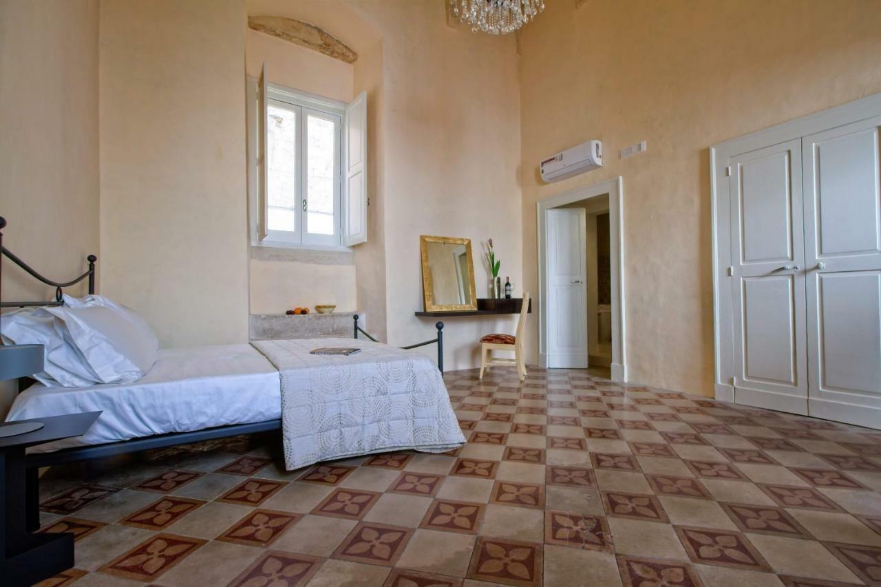 Palazzo Cariddi Bed & Breakfast นาร์โด ภายนอก รูปภาพ