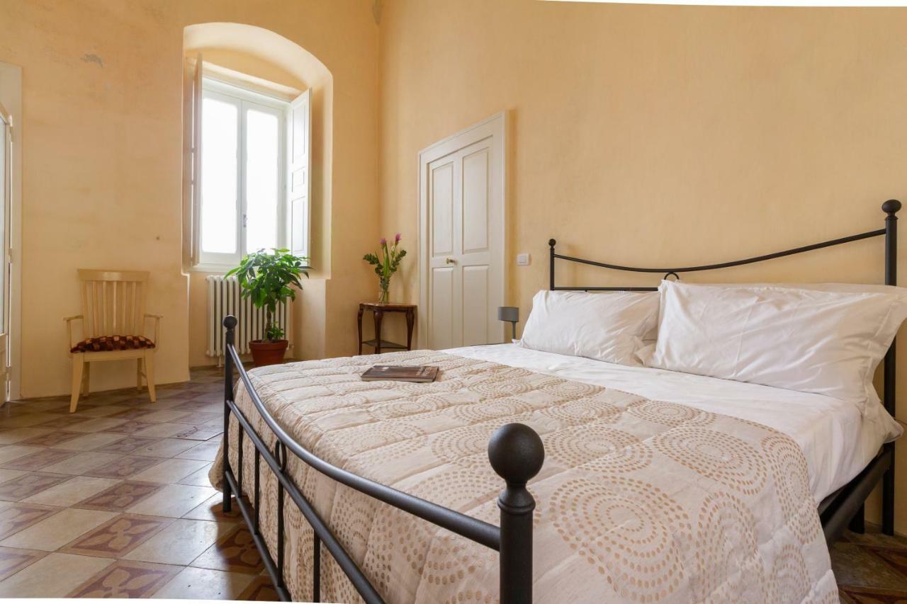 Palazzo Cariddi Bed & Breakfast นาร์โด ภายนอก รูปภาพ