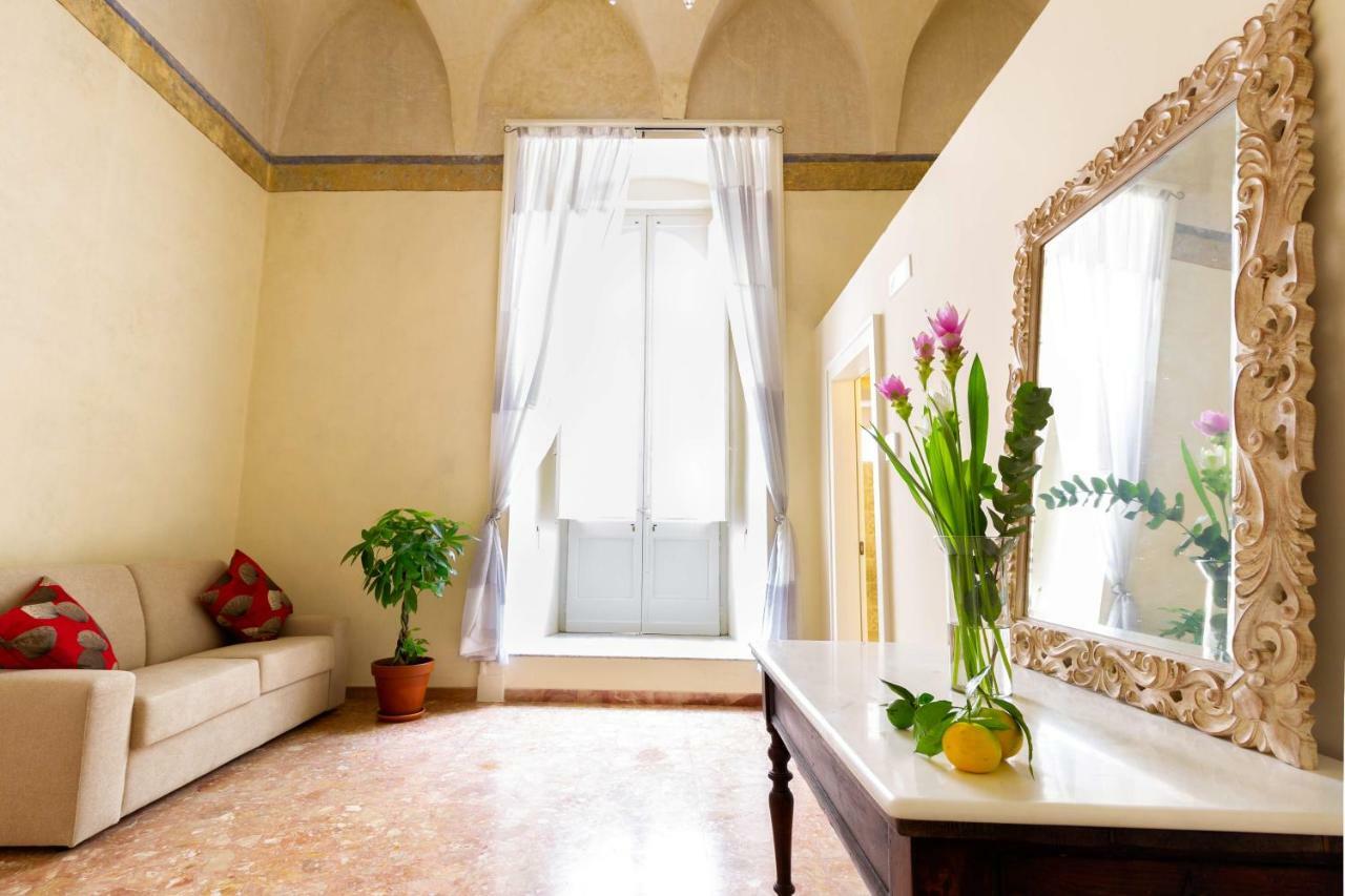 Palazzo Cariddi Bed & Breakfast นาร์โด ภายนอก รูปภาพ
